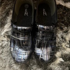 Dansko Black Silver Criss Cross Clog- 41 size 10